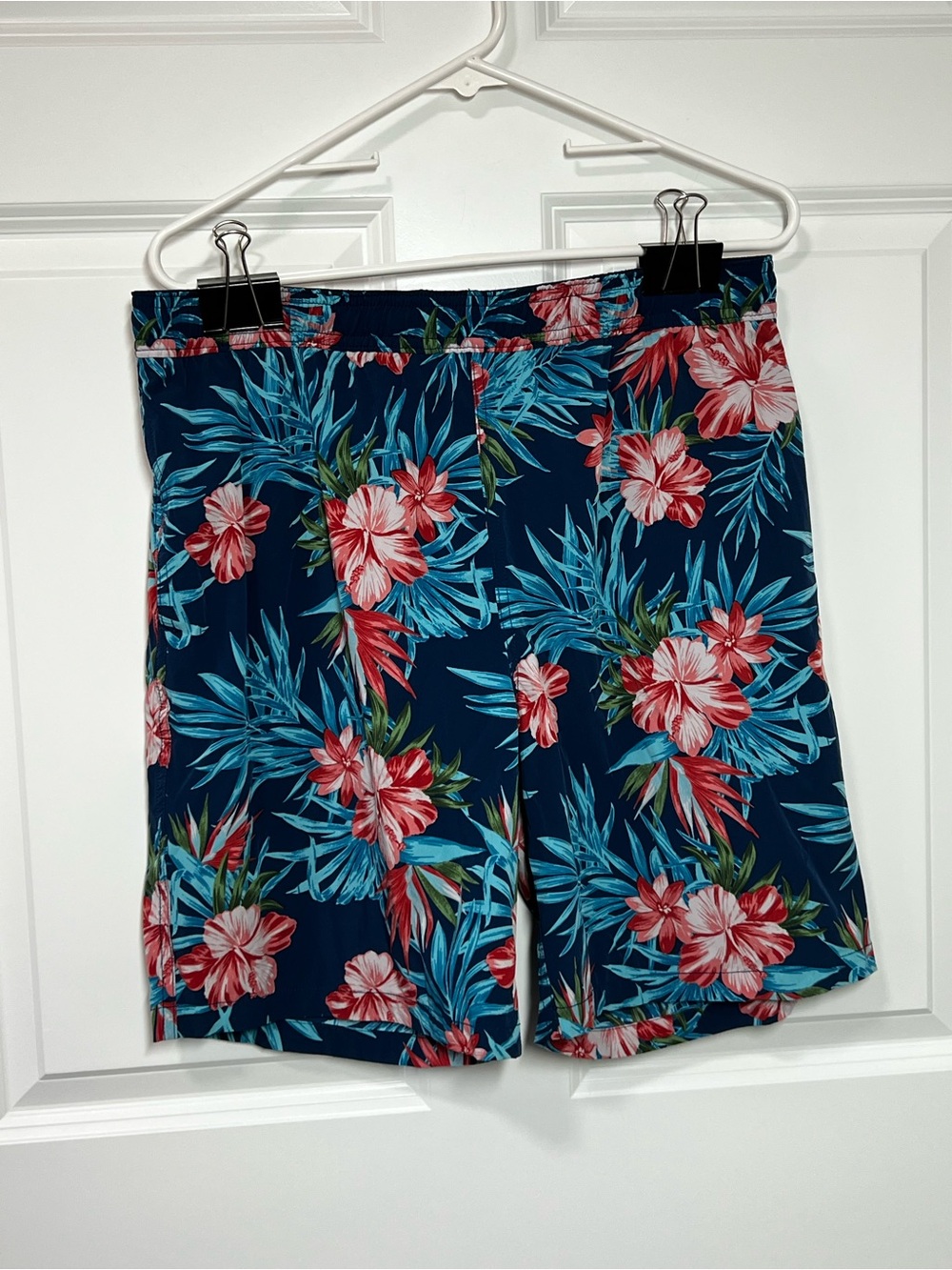 Kirkland Signature Tropical Blue Red Floral Swim Trunks Mens Large